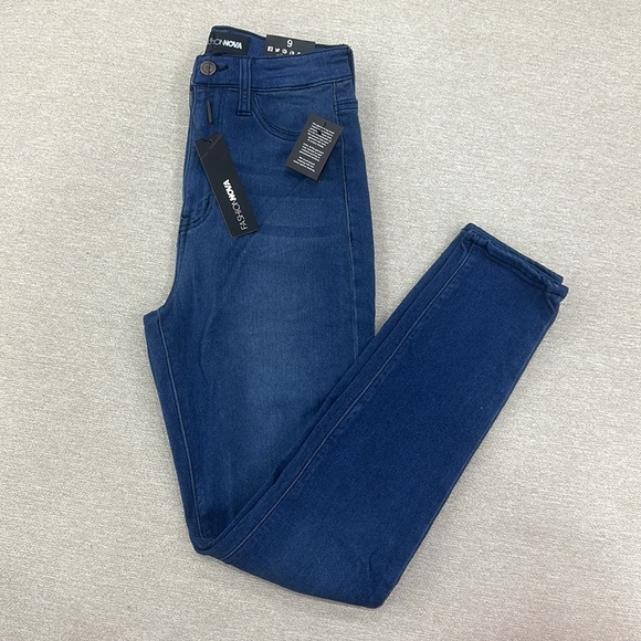 Eva Super Soft Curvy
Skinny Jean - Medium
Wash
Size: 9 - Picture 6 of 7